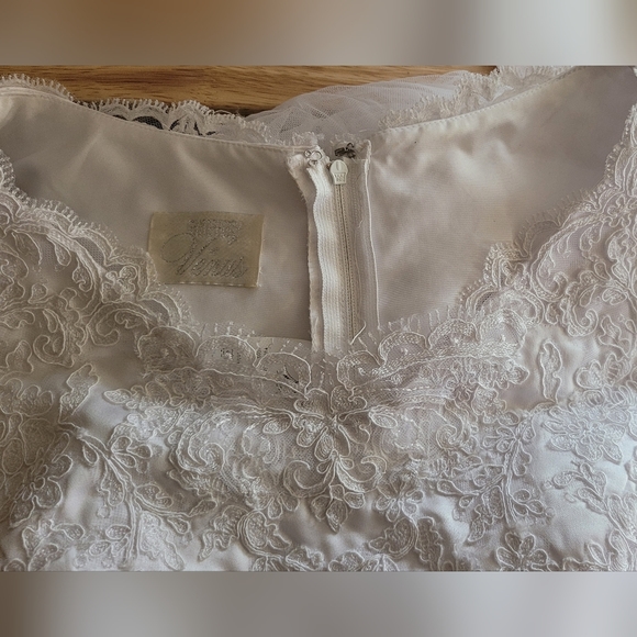 Flattering Summer Wedding Dress - Picture 3 of 10